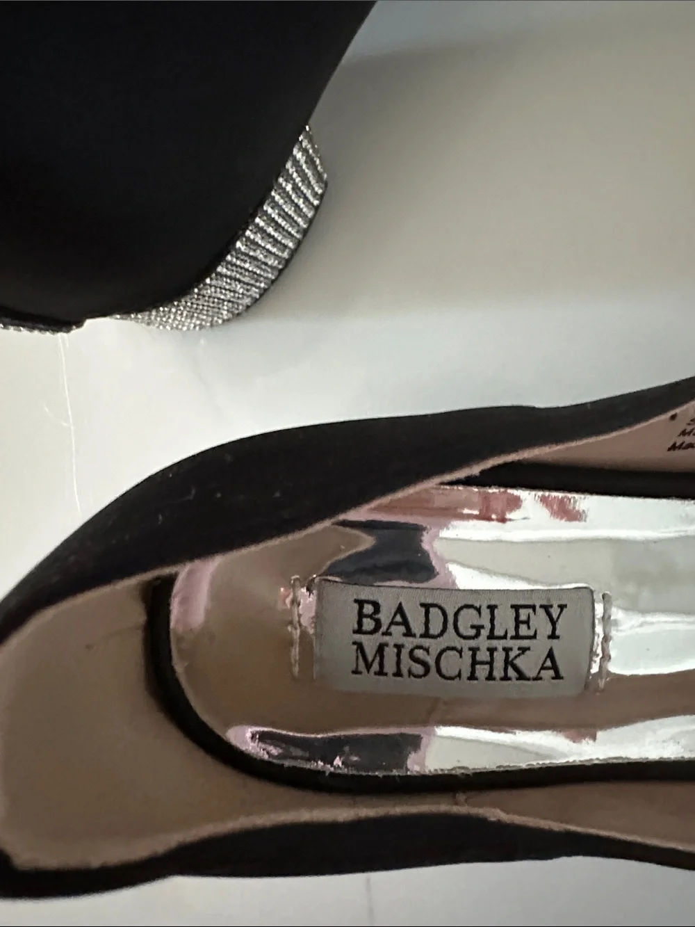 Badgley Mischka girls Black Satin Bow Flats with Crystal Accents. Size 2.